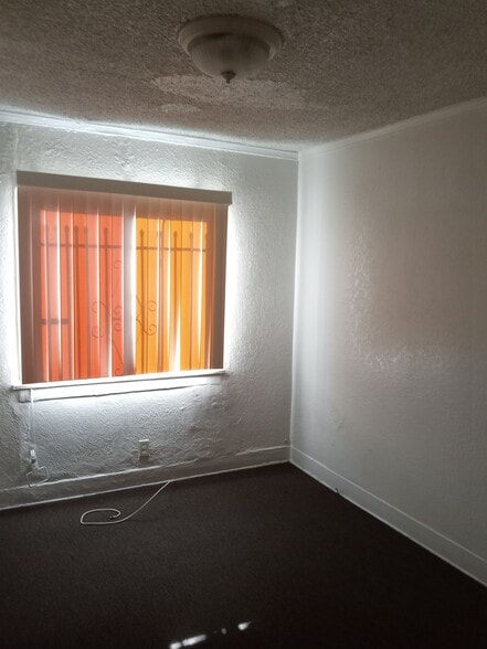 Building Photo - 1529 W 54th St