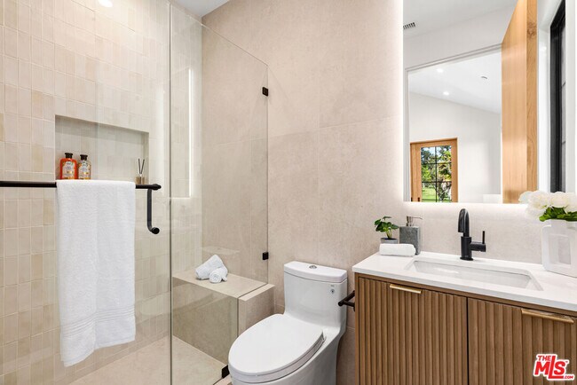 Building Photo - 2565 Patricia Ave