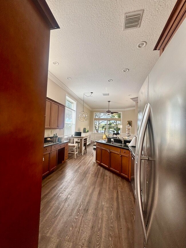 Building Photo - 2333 Waburton Terrace