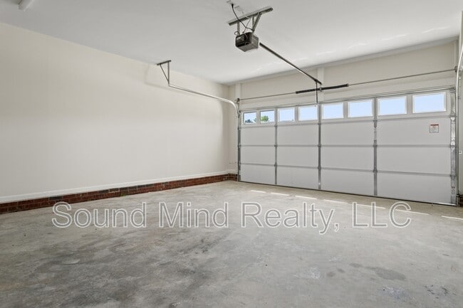 Building Photo - 204 Landmark Dr
