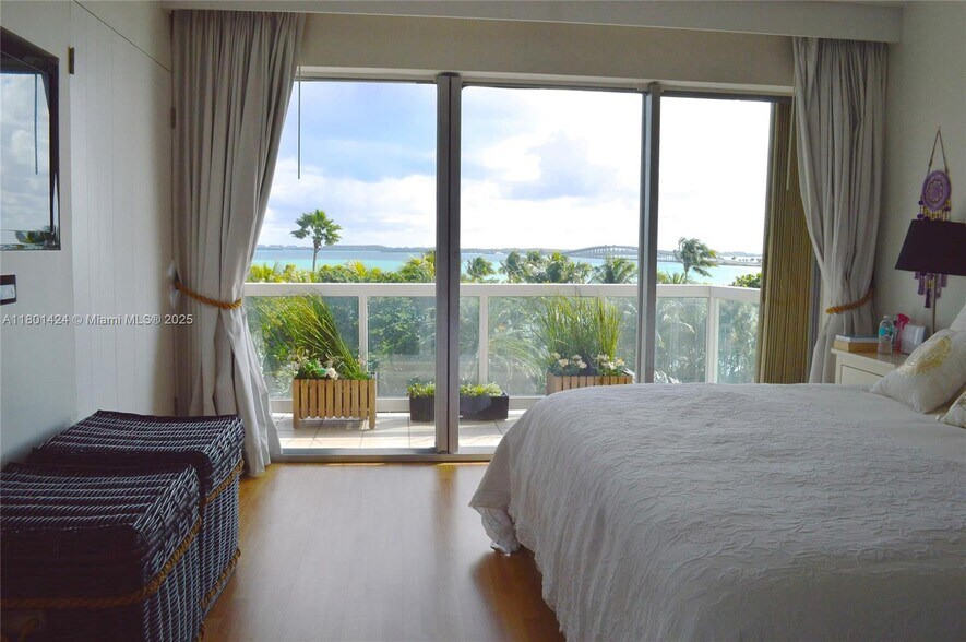 Building Photo - 2451 Brickell Ave