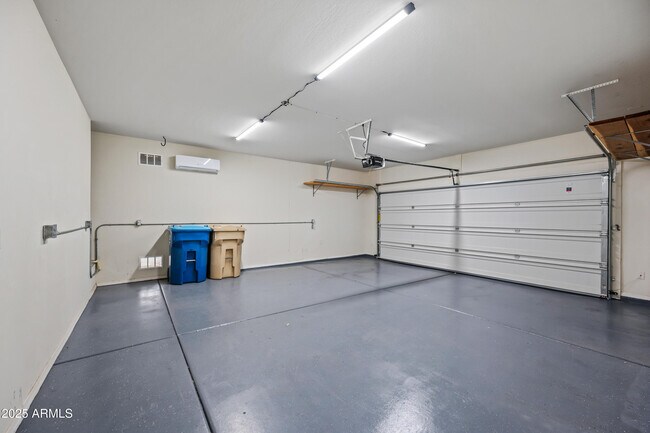 Building Photo - 31027 W Mulberry Dr