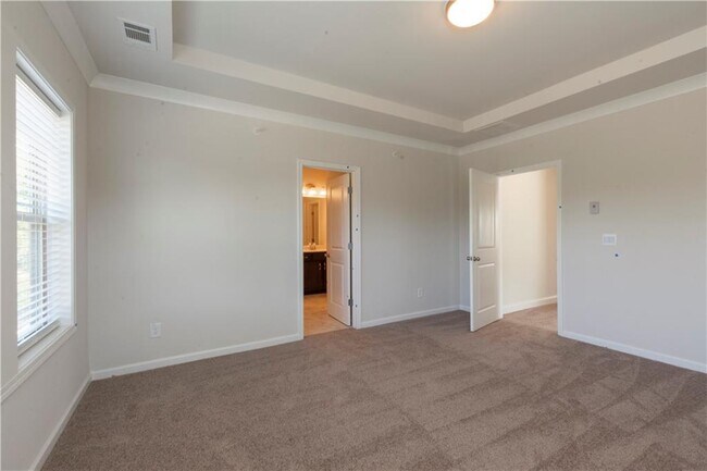 Building Photo - 1662 Mountain Top Ln SE