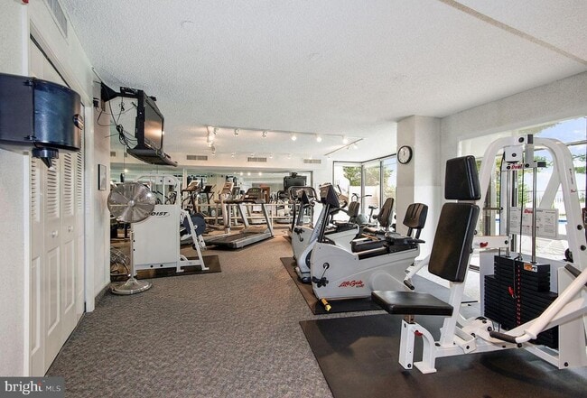 Building Photo - 1101 S Arlington Ridge Rd