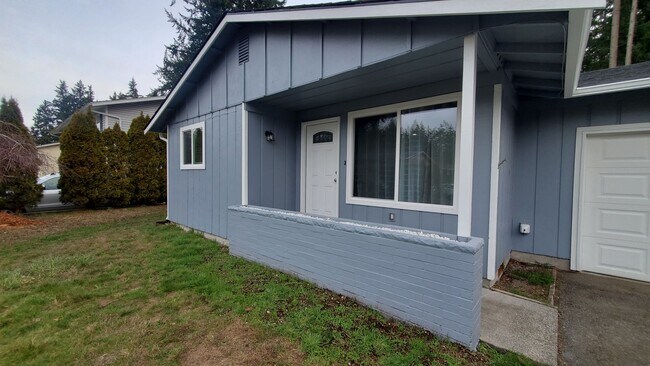 Building Photo - JUST REMODELED!! EVERYTHING BRAND NEW INSIDE THIS 3 BEDROOM, 1 BATH!!