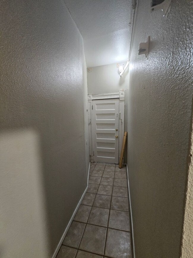Building Photo - Updated & Inviting Condo in the Heart of t...