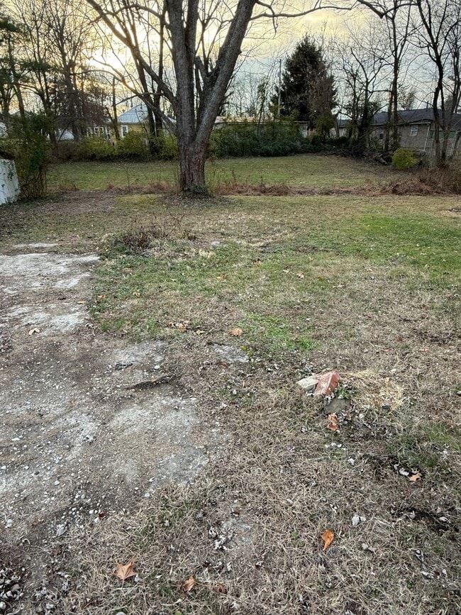 Building Photo - Beautifully updated & in great location