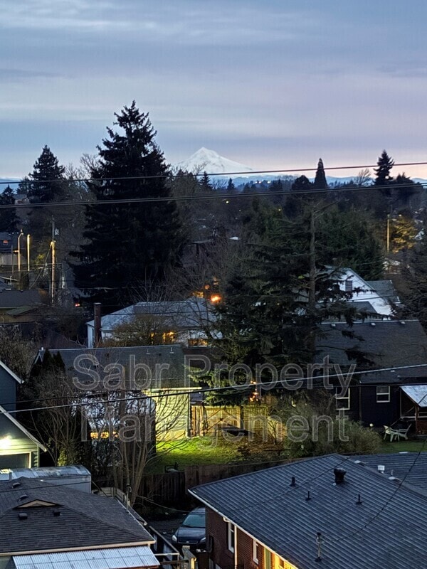 Building Photo - 1520 N Bryant St