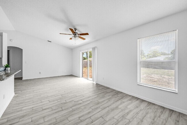 Building Photo - Charming 3-Bed, 2-Bath Home in Palm Bay