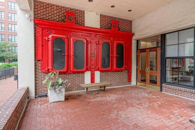 Building Photo - 315 New St