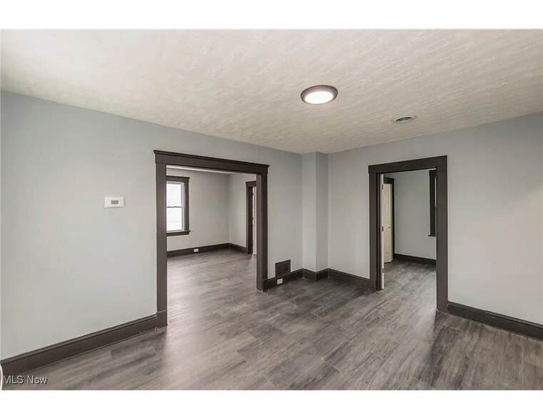 Building Photo - 1431 Rowley Ave