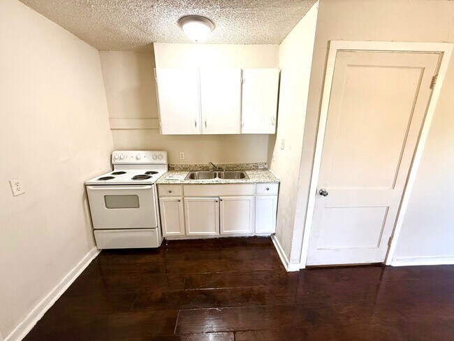 Building Photo - 617 S Palmetto St