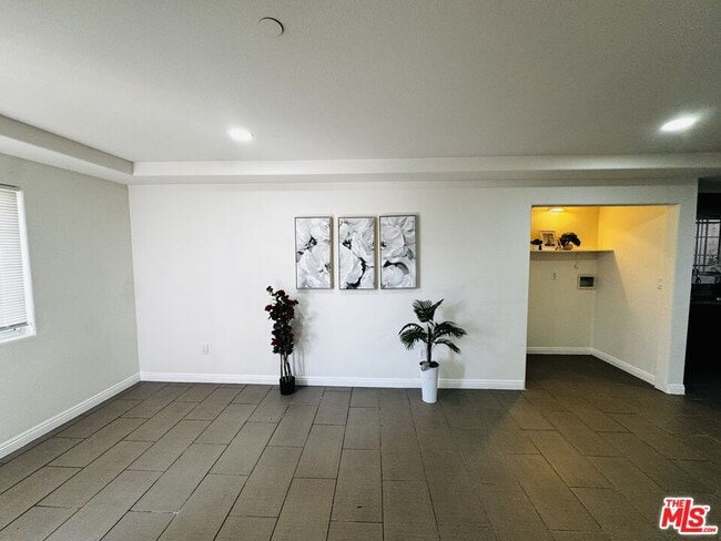 Building Photo - 10952 1/2 Wilmington Ave