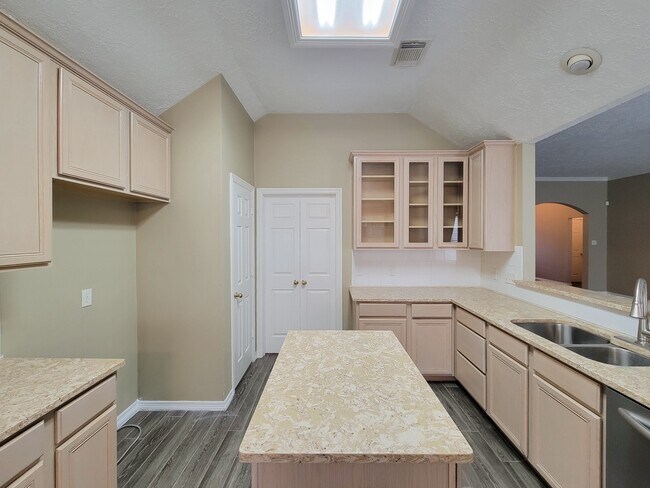 Building Photo - 18511 Falcon Crest Dr