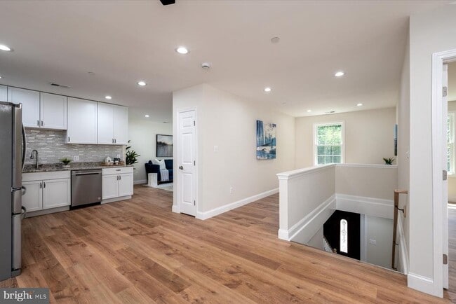 Building Photo - 1400 Lower View Ct