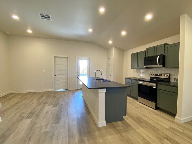 Building Photo - 2902 Farmhouse Ave