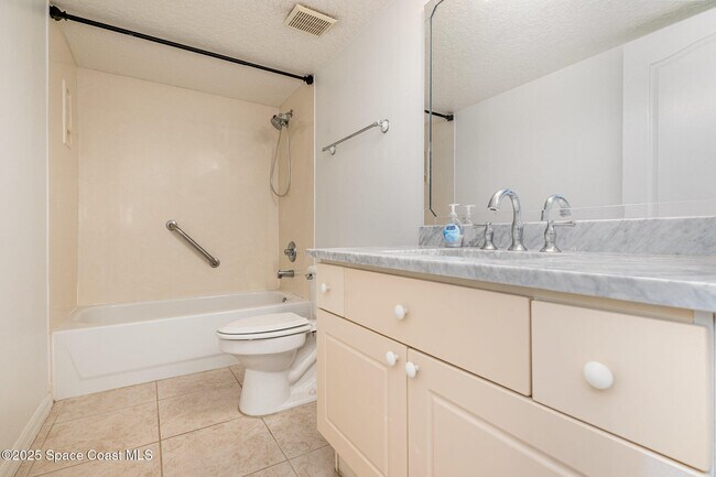 Building Photo - 1575 N Hwy A1A