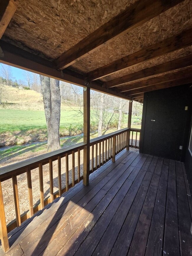 Building Photo - $1,500 - 2 Bedroom / 1 Bath Creekfront Park Model in Tatham Mountain Park