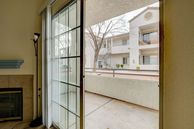 Building Photo - Beautiful 2 Bedroom 2 Full Bath Condo
