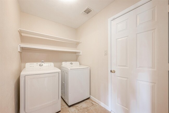 Building Photo - 703 Turtle Creek Dr