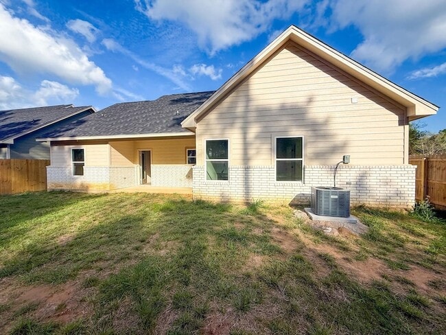 Building Photo - 790 Woodland St