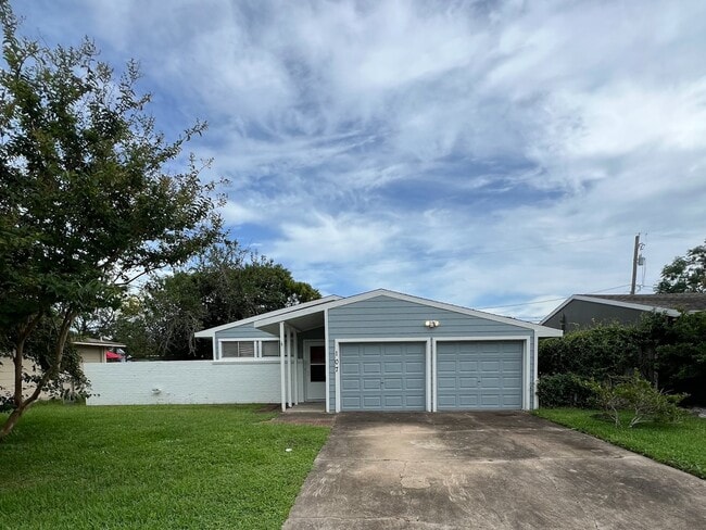 Primary Photo - 107 Tarpon Ave