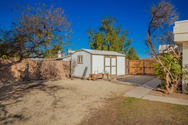 Building Photo - 2321 E Enid Cir