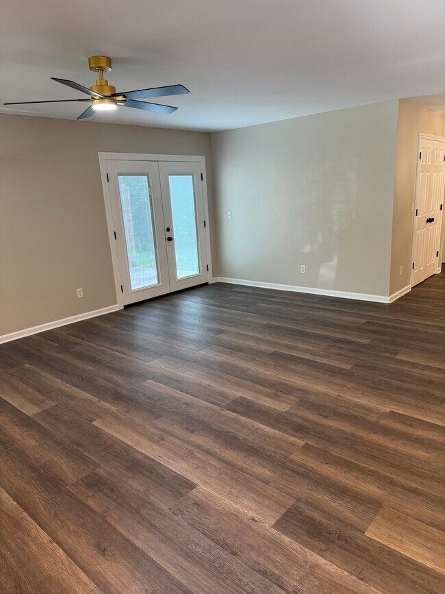 Building Photo - 7204 S Northshore Dr