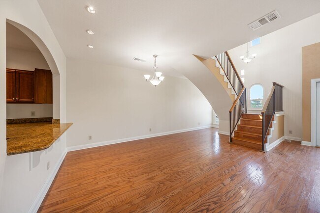 Building Photo - Downtown Luxury Condo with Rooftop Views -...