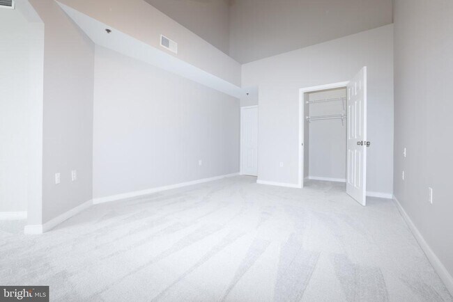 Building Photo - 1641 International Dr