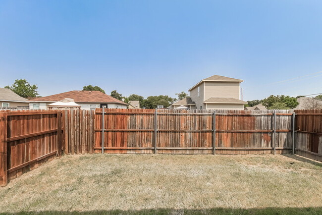 Building Photo - 1733 Post Oak Ct