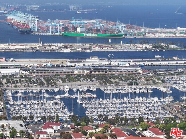 Building Photo - 778 W 25th St