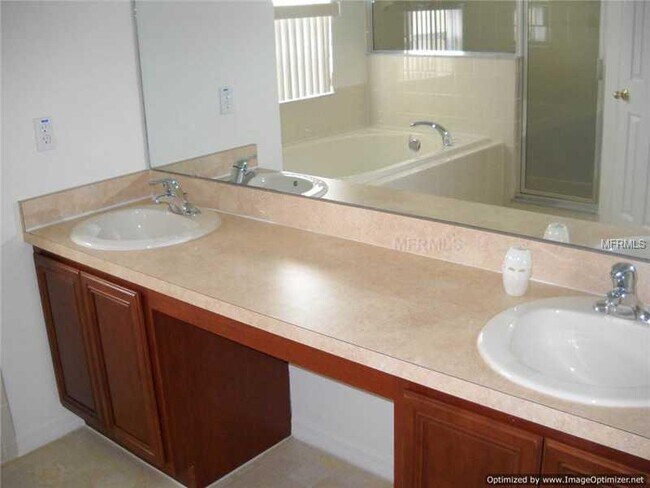 Building Photo - Beautiful House for Rent in Poinciana