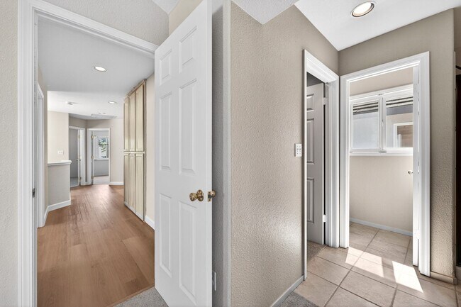 Building Photo - Renovated Court Location Beauty – Spacious 4BD Home Near Pleasant Hill!