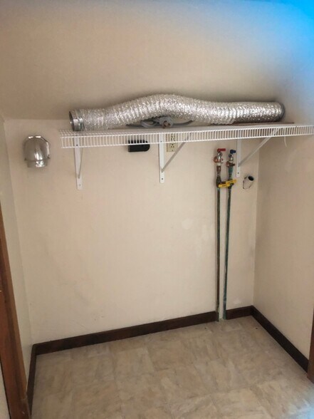 Building Photo - 15 Riverlin St