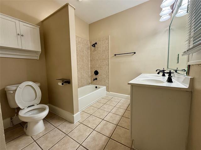 Building Photo - 2126 Mistletoe Ave