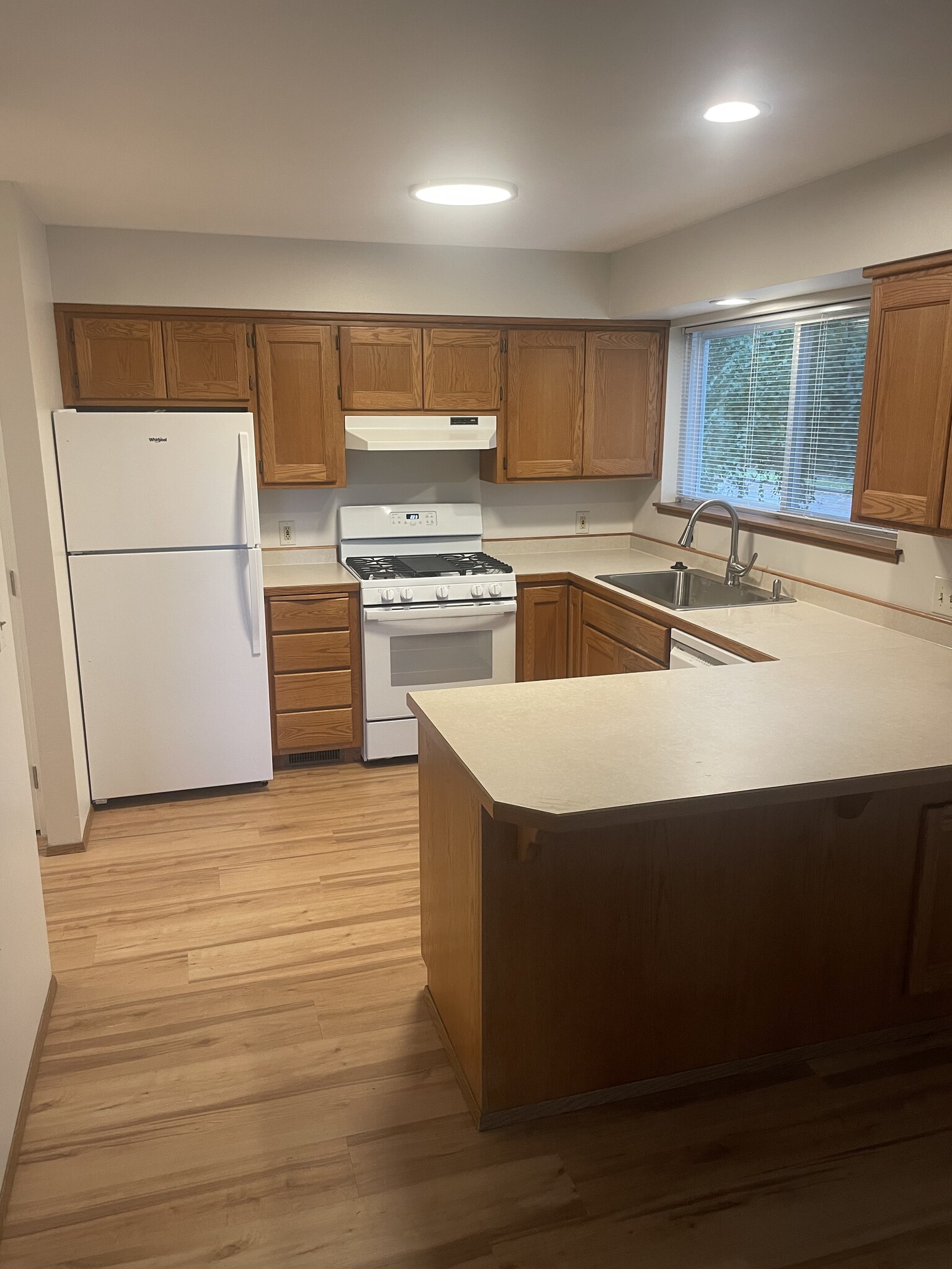 Building Photo - 9741 Woodlawn Ave N