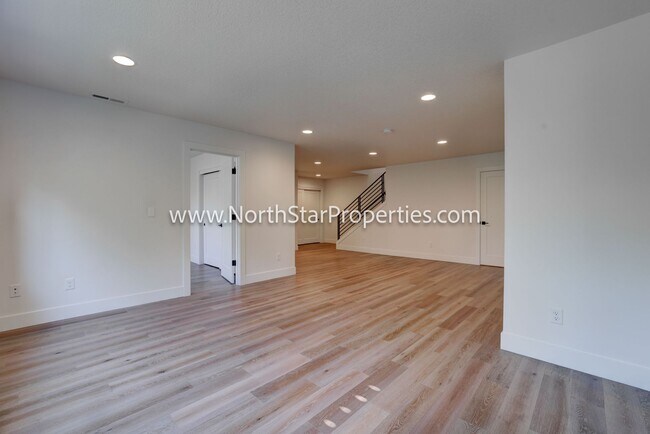 Building Photo - 2542 NW Marken St