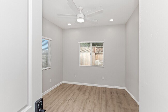 Building Photo - Private balcony + private patio!