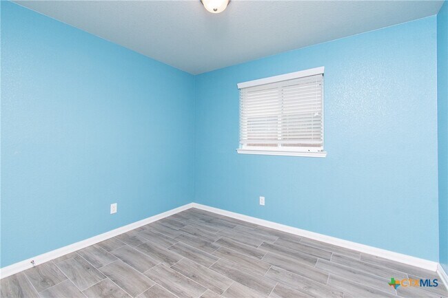 Building Photo - 6910 Catherine Dr