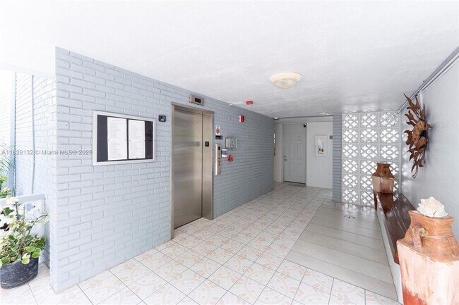 Building Photo - 3551 NE 169th St