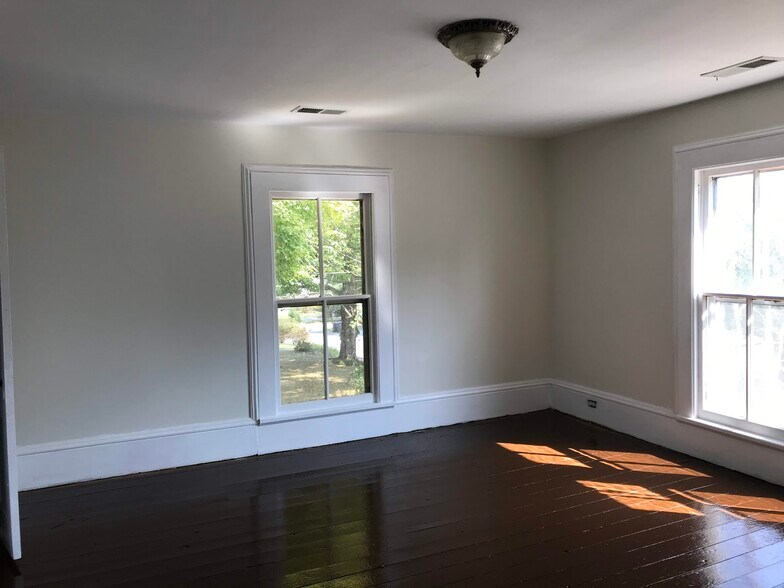 Building Photo - 526 Monroe St