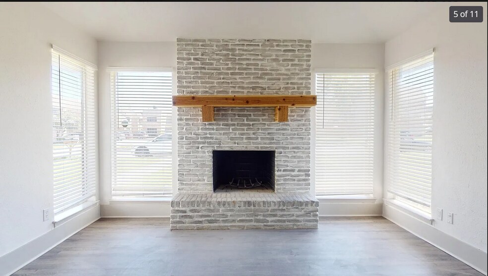 Livingroom - 210 Trellis Pl
