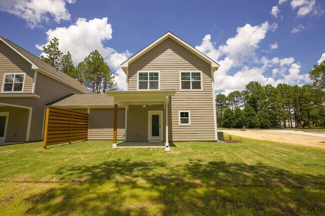 Building Photo - "Luxurious 3-Bed Townhouse with Granite Countertops on Juniper Lake Road!"