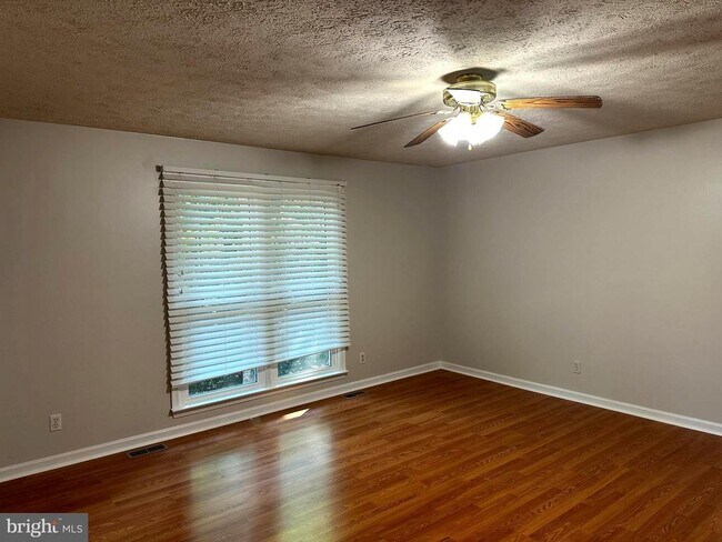 Building Photo - 6316 Forest Grove Dr