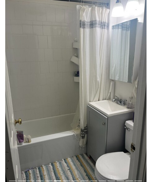 Building Photo - 220 Hanover St