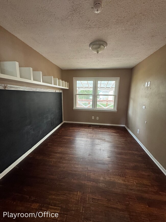 Building Photo - 4011 Longwood Dr