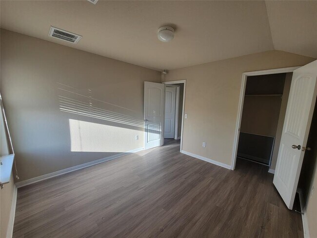 Building Photo - 11112 Dawes Pl