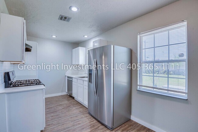 Building Photo - 1833 Rhythm Rd
