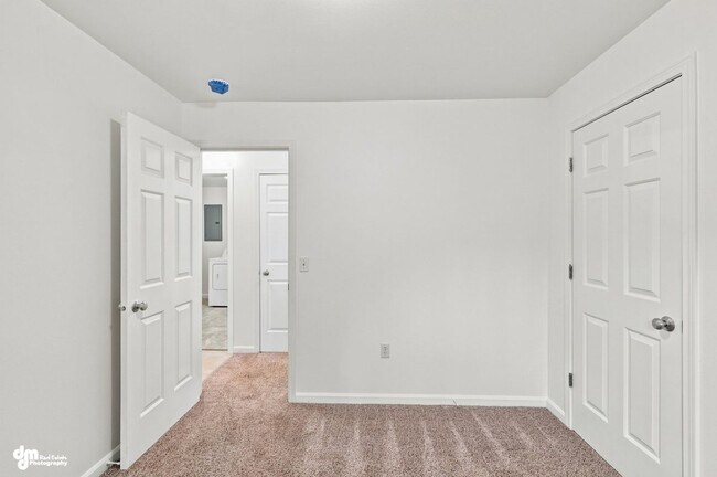 Building Photo - 8643 Lynnette Dr